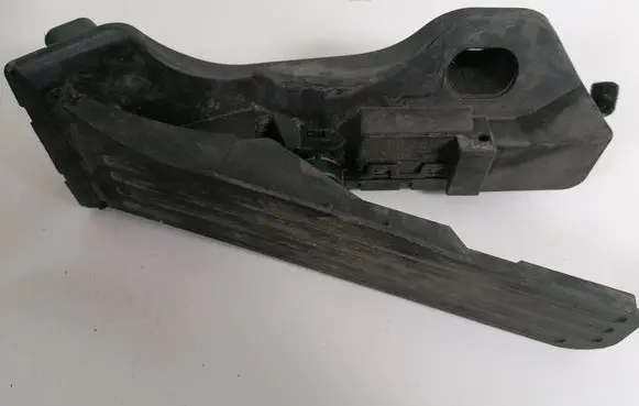 Volkswagen Jetta V Accelerator throttle pedal 1K1723503M