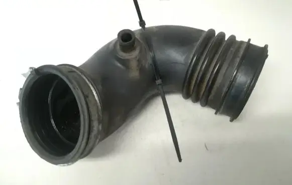 Air intake hose/pipe
