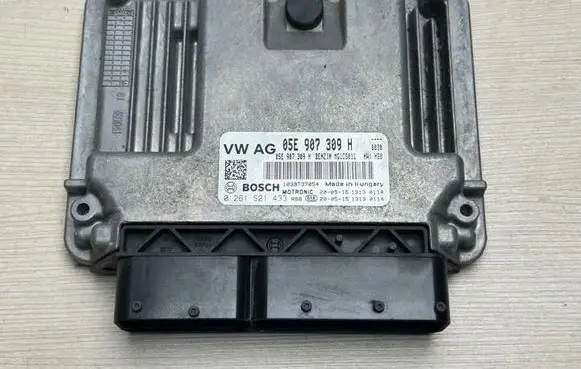 Volkswagen PASSAT B8 Engine control unit/module 05E907309H