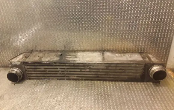 BMW 5 E60 E61 Intercooler radiator 7795823