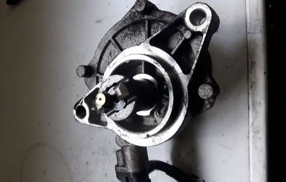 KIA Carnival Vacuum pump