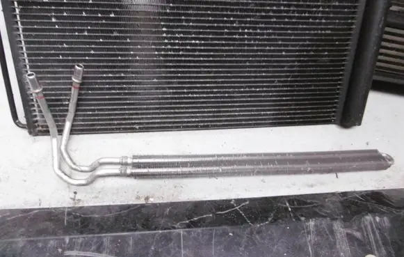 BMW 5 E60 E61 Power steering radiator 7800369