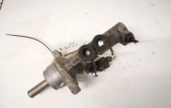 Master brake cylinder