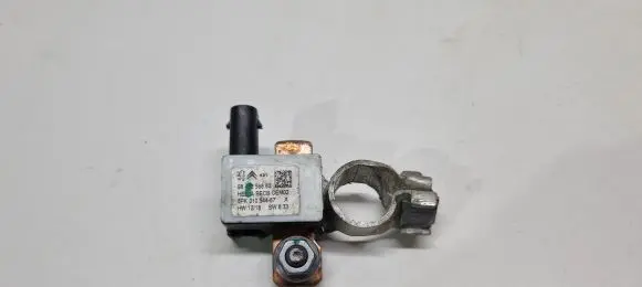Opel Mokka B Battery relay fuse 9845856880