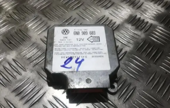 Volkswagen Golf III Airbag control unit/module 5wk4137 6n0909603
