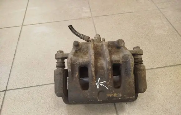 KIA Sorento Front brake caliper 