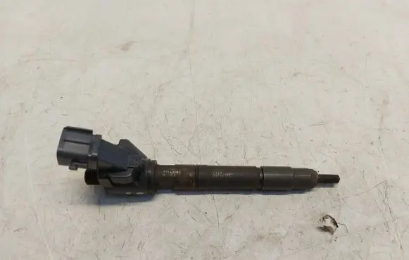 Volvo XC90 Fuel injector 32140080-JLK01