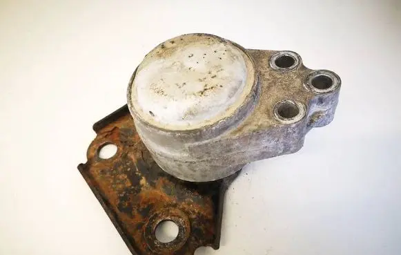 Ford Fiesta Engine mount bracket 