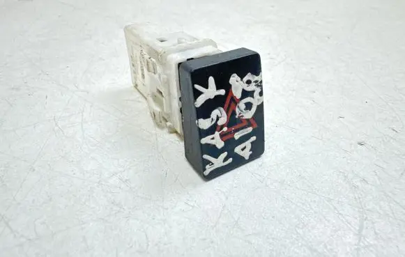 Nissan Qashqai Hazard light switch 25290
