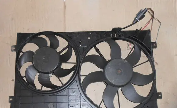 Volkswagen Golf V Electric radiator cooling fan 1K0121207T