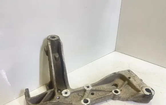 Volkswagen Golf Plus Engine mounting bracket 1K0199296E
