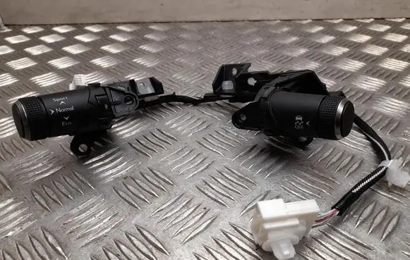 Lexus ES VII XZ10 Steering wheel buttons/switches 8214933040