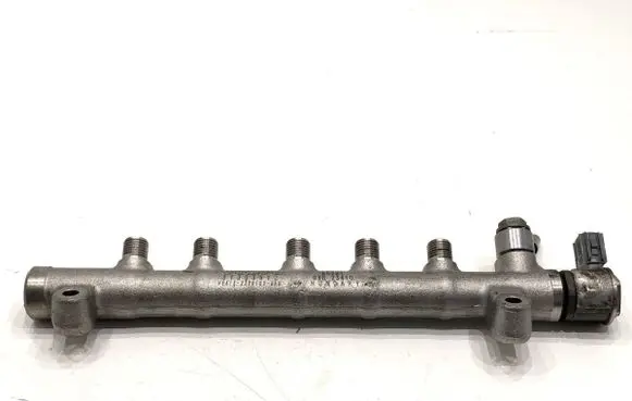 Volvo XC60 Fuel main line pipe 31303612