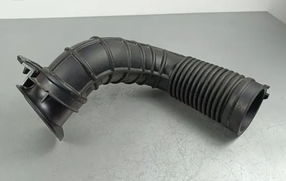 Suzuki SX4 S-Cross Air intake duct part 1376657T00