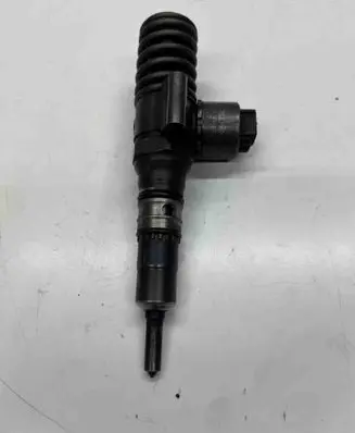 Volkswagen Golf V Fuel injector 03G130073G