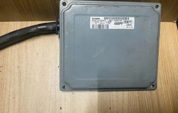 Ford Focus Engine control unit/module 5M5112A650GF S118934103F