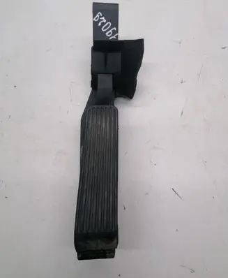 Mercedes-Benz E W211 Accelerator throttle pedal A2113010001