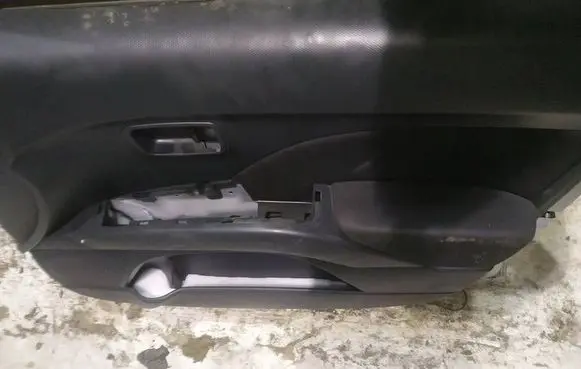 Mitsubishi Outlander Front door card panel trim 
