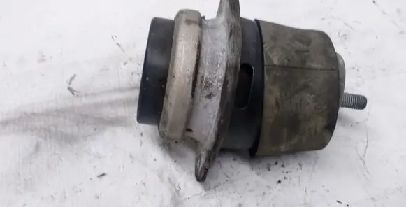 Audi Q7 4L Engine mount bracket 7L8199131A