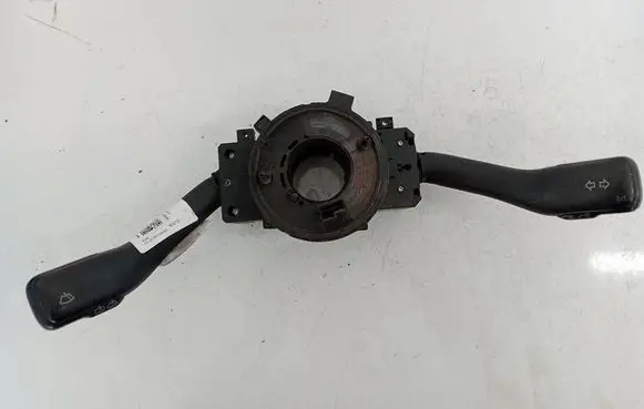 Wiper turn signal indicator stalk/switch
