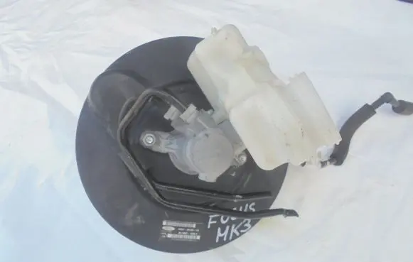 Ford Focus Brake booster DV612B195AA