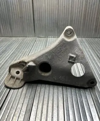 BMW 5 E60 E61 Engine mounting bracket 6777053 13807410 FNAC46000