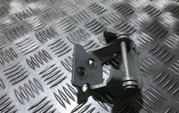 Peugeot 207 Rear door lower hinge