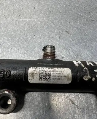 Land Rover Discovery 3 - LR3 Fuel main line pipe 4R8Q9D280AB