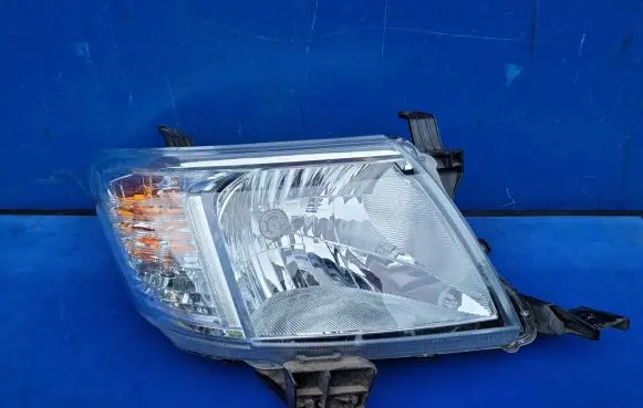 Toyota Hilux (AN10, AN20, AN30) Headlight/headlamp 0K18