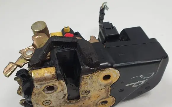 Jeep Grand Cherokee (WK) Front door lock