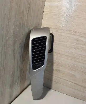 KIA Venga Dash center air vent grill 847751P000 19052010