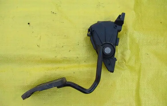 Volkswagen Sharan Accelerator throttle pedal 7M3721603E