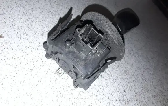 BMW 5 E39 Indicator stalk 8352172