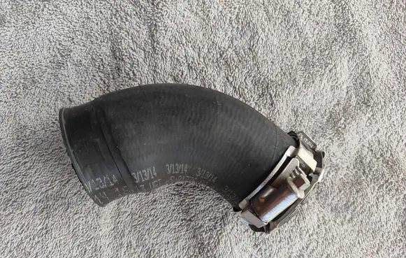 Volkswagen Touran II Intercooler hose/pipe 1K0145828C