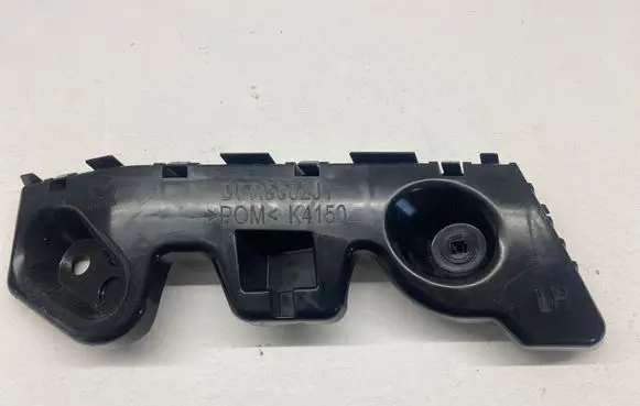 Rear bumper mounting bracket
