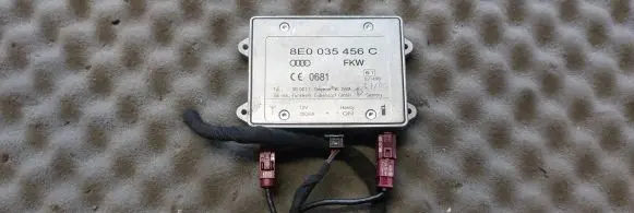 Audi Q7 4L Antenna control unit 8E0035456C