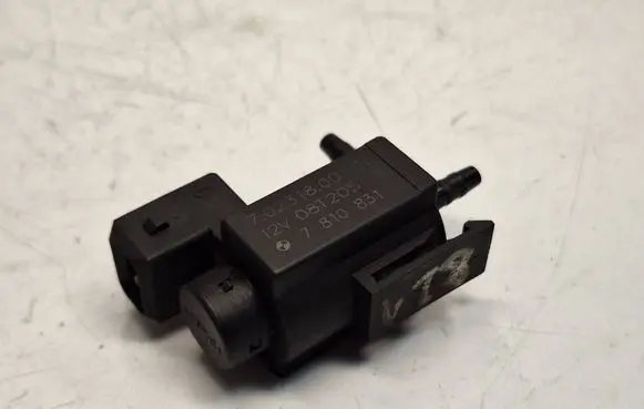 BMW X6 E71 Vacuum valve 7810831 11747810831 11741742712