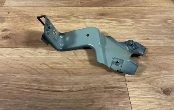 Opel Insignia A Fender mounting bracket