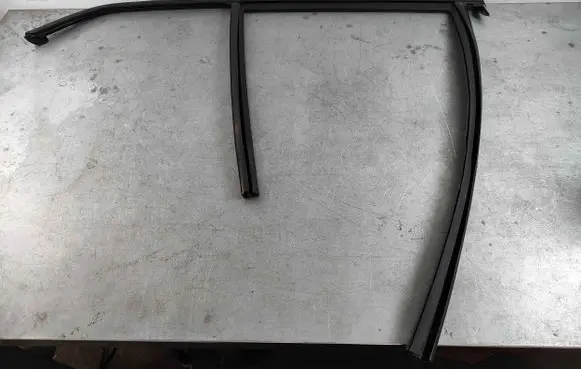 Volvo XC40 Rubber seal rear door 32237974 32237554