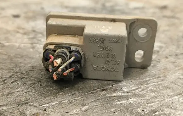 Toyota Avensis T250 Light washer relay 8594205030