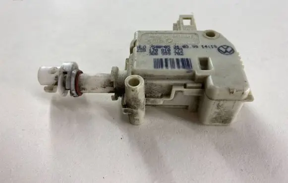 Volkswagen Bora Central locking motor 1J0810773 3B0959782