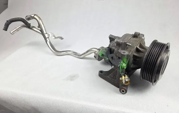 Opel Astra J Water pump 55484533