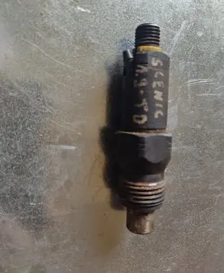 Renault Scenic I Fuel injector LCR6735401D