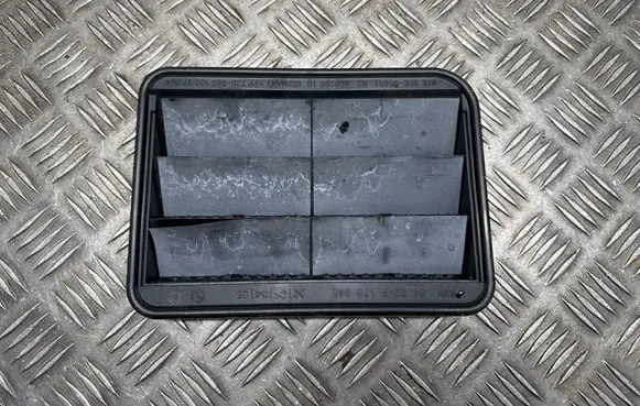 BMW X5 G05 Quarter panel pressure vent 9176945