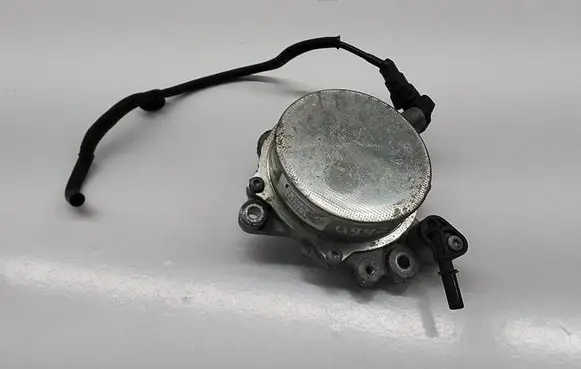 Ford Kuga II Vacuum pump 9674192280