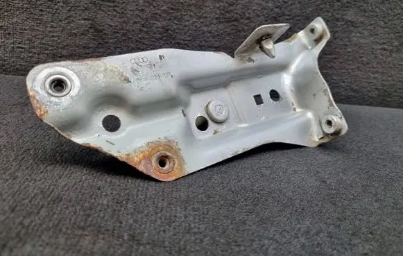 Audi A3 S3 8P Fender mounting bracket 8P0821135 8P0821135A