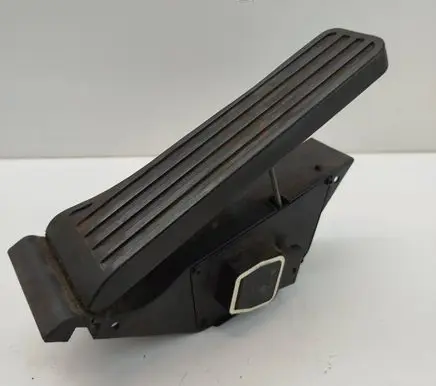 Mercedes-Benz E W212 Accelerator throttle pedal A2043000004