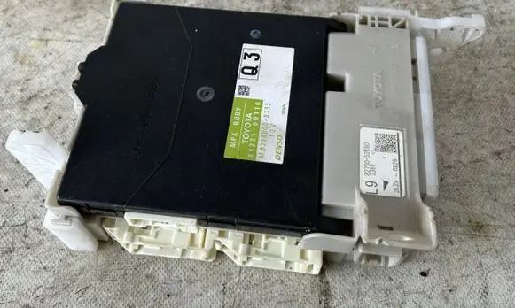 Toyota Yaris Comfort/convenience module 892210D110