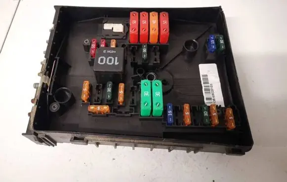 Volkswagen Golf V Fuse box set 1k0937125a 0-1718307-1
