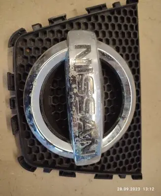 Nissan Qashqai+2 Manufacturer badge logo/emblem 62314JD00A